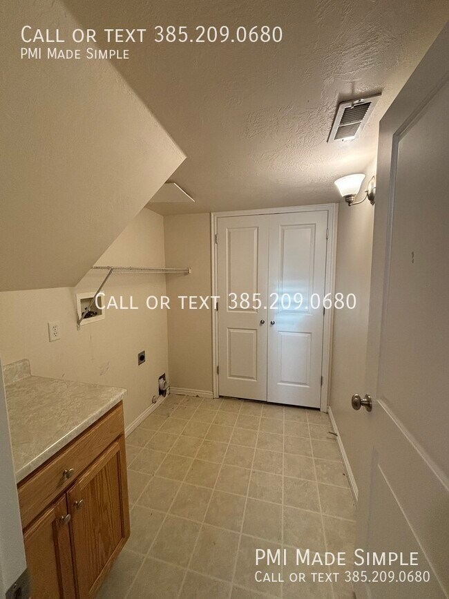 Building Photo - 14910 Treseder St