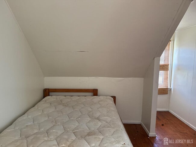 Building Photo - 355 Metlars Ln