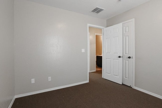 Building Photo - 512 Center Way