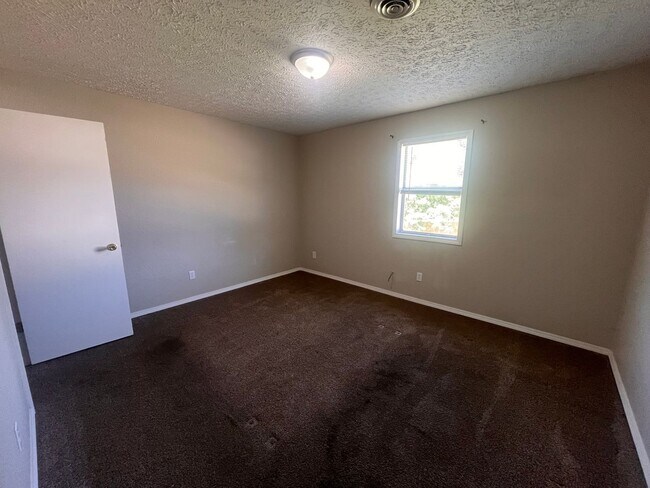 Building Photo - 15525 Tampa Rd