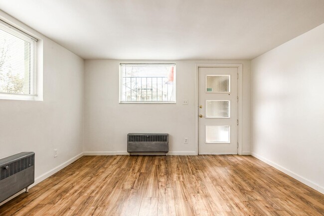 Building Photo - Bright and Spacious Apartment near Liberty...