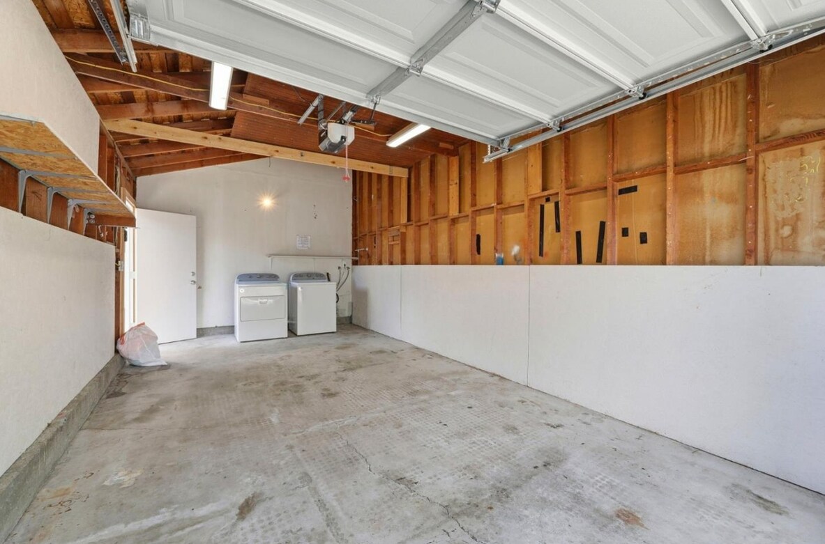 Building Photo - 319 Lynn Ave