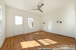 Building Photo - 909 N Mesquite St
