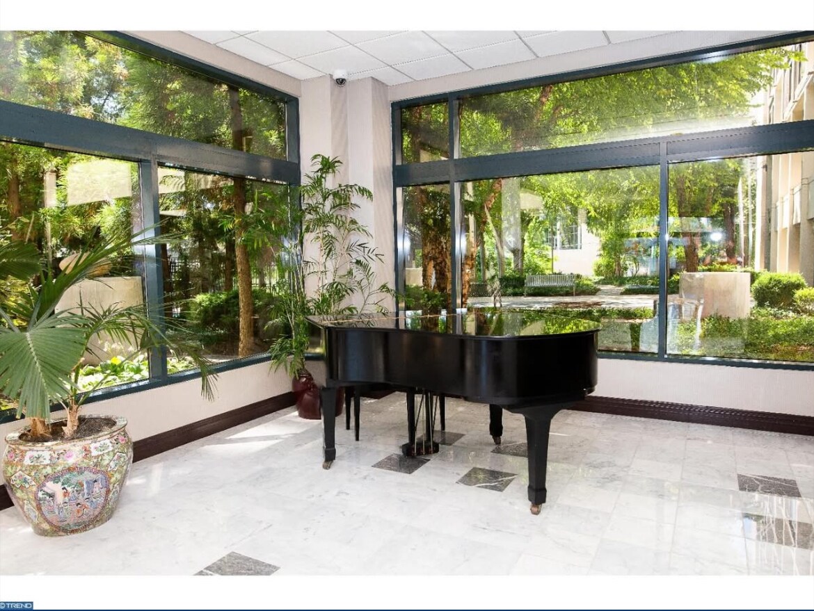 Building Photo - 2001 Hamilton St