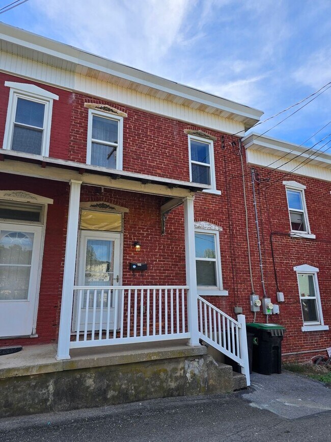 Building Photo - 231 N Walborn Ave