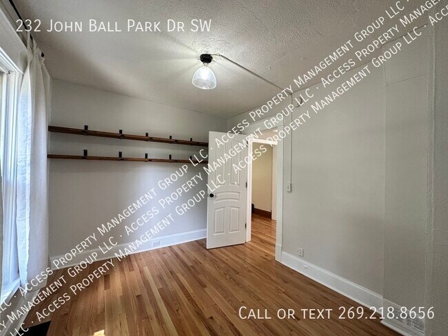 Building Photo - 232 John Ball Park Dr SW