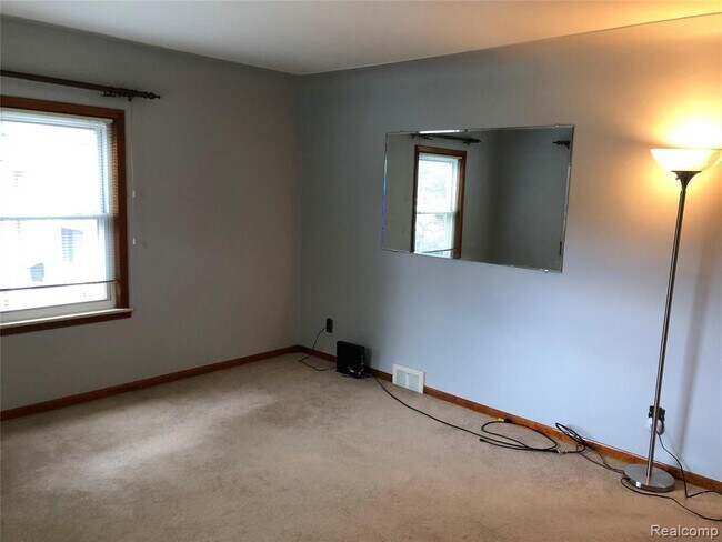 Building Photo - 2111 W 14 Mile Rd