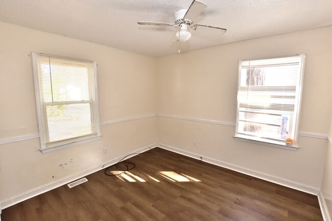 Building Photo - 1704 Cherry St