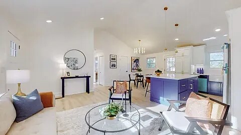 Building Photo - 3056 Hillside Rd