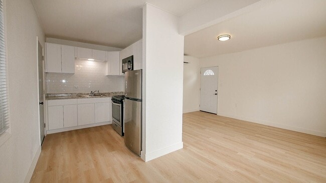 Building Photo - OPEN HOUSE, SAT., AUG. 30th from 11 - 11:3...