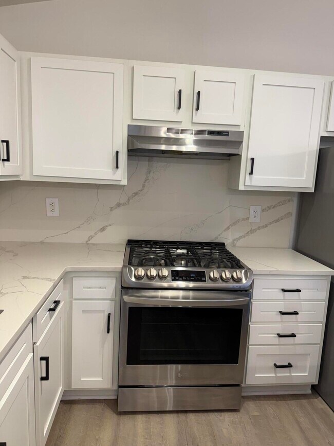 Building Photo - 7616 Copperfield Dr NE