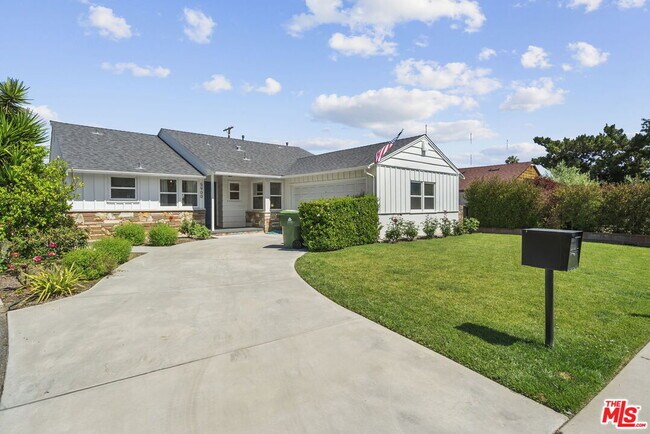 Primary Photo - 5900 Alcove Ave