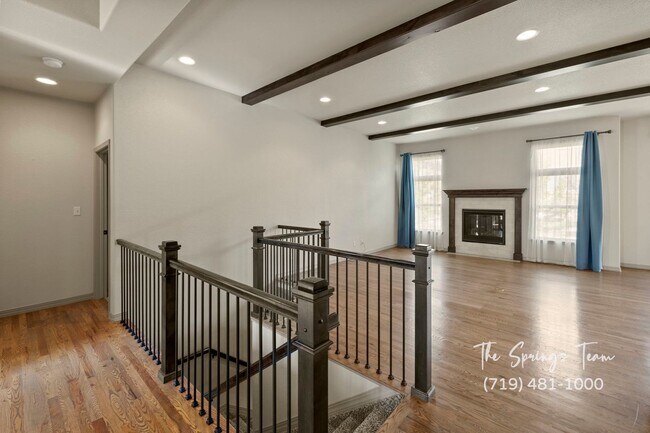 Building Photo - BEAUTIFUL 4BD + OFFICE MAIN-LEVEL LIVING H...