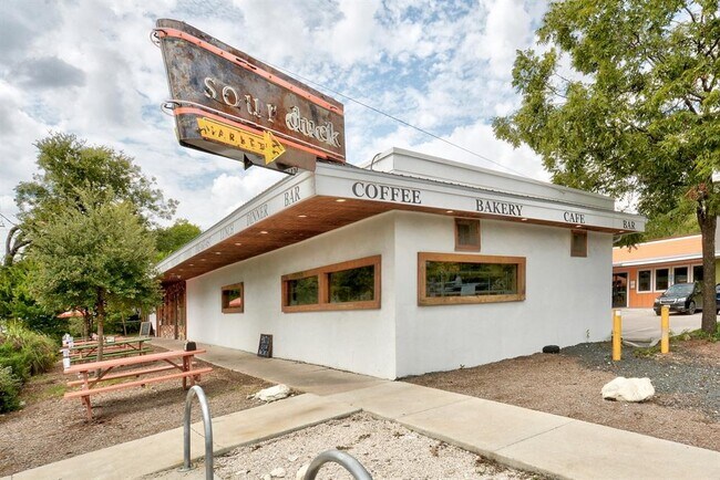 Building Photo - 1187 Oak Grove Ave