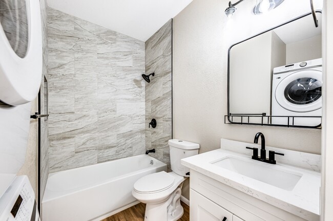 Building Photo - 91-284-284 Hanapouli Cir