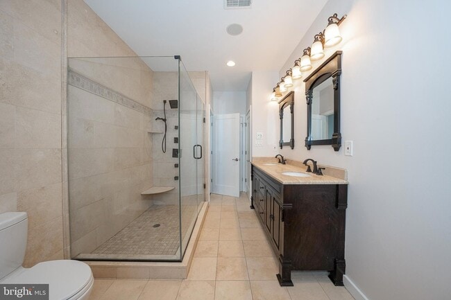 Building Photo - 601 Poplar St