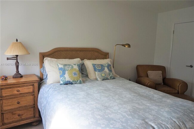 Building Photo - 210 Seaview Dr