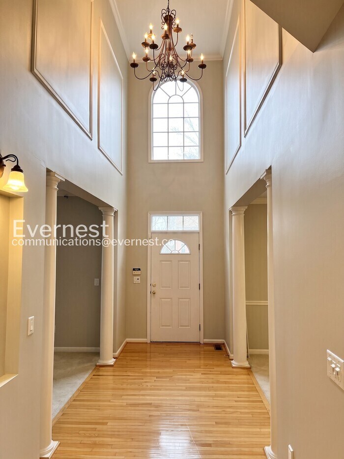 Building Photo - 743 Rolling Fork Dr