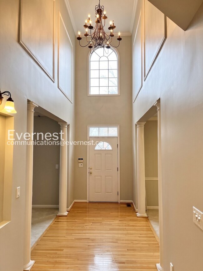 Building Photo - 743 Rolling Fork Dr