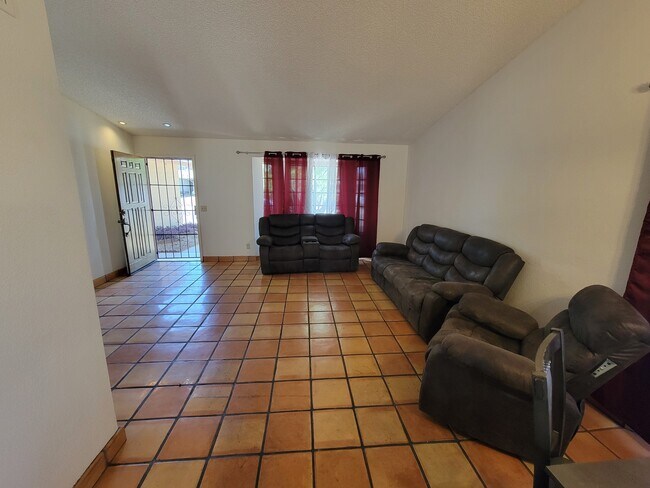 Building Photo - 9975 E Gray Hawk Dr