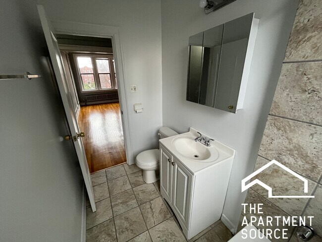 Building Photo - 1367 W Estes Ave
