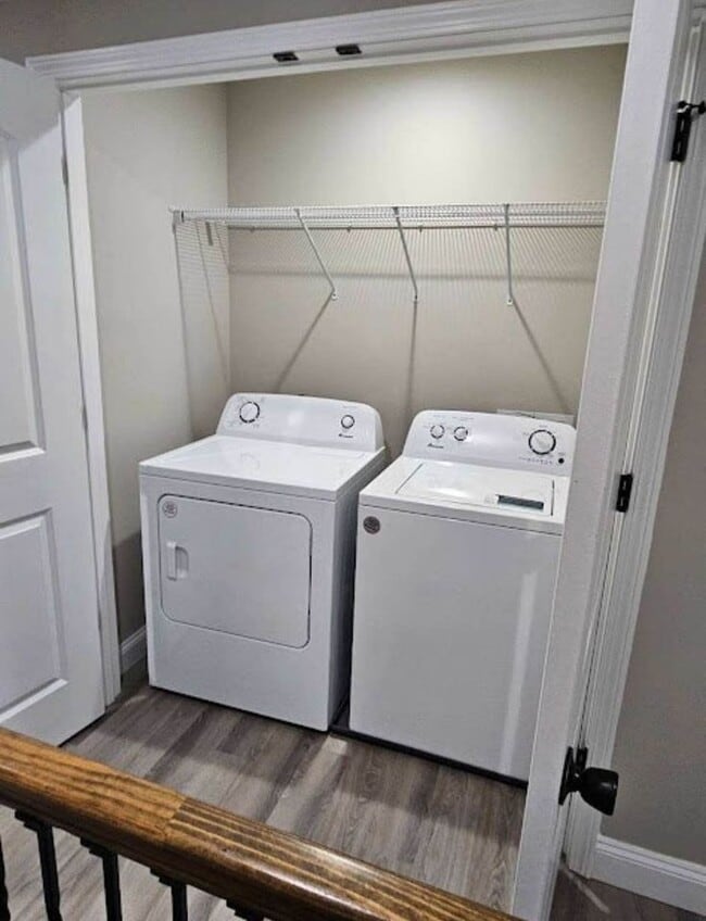 Building Photo - 1330 Maid Marian Ln