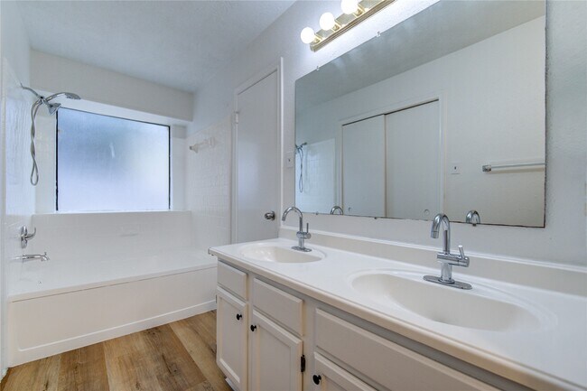 Building Photo - 18418 Arbormont Dr