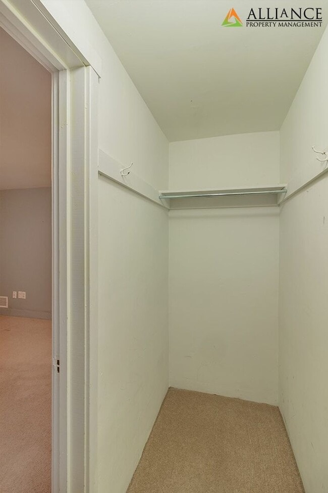 Building Photo - Amazing Home Near City Park and Campus!