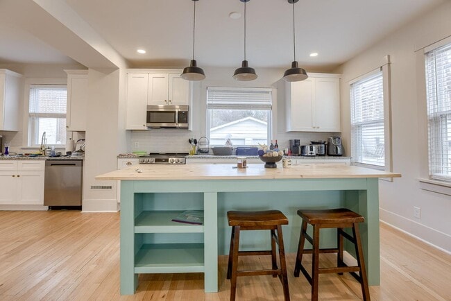 Building Photo - 3820 Chicago St