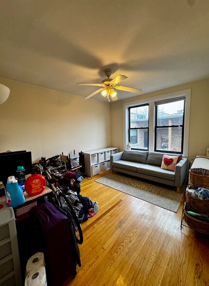 Building Photo - 1953 W Winnemac Ave