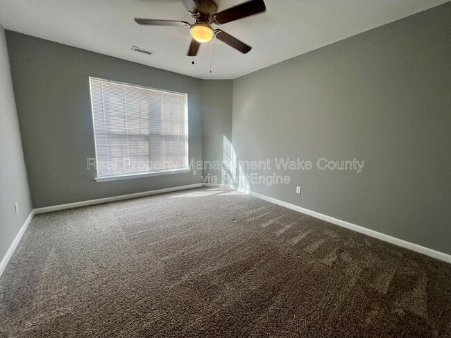 Building Photo - 213 Piney Woods Ln
