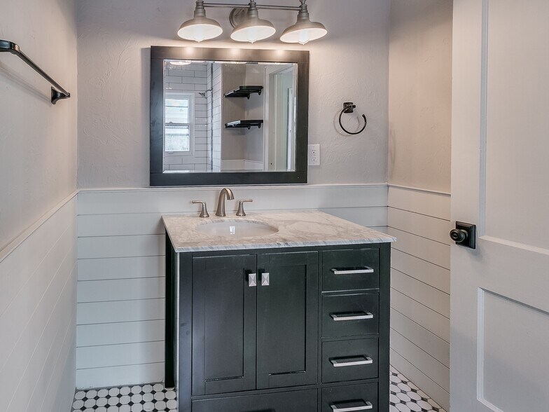 Building Photo - 1004 NW 32nd St