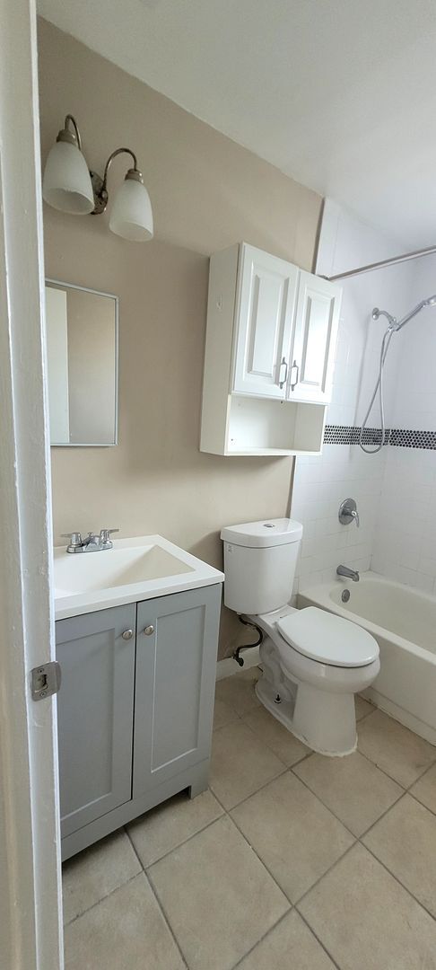 Building Photo - Allancar 164