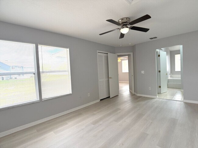 Building Photo - 306 Mango Dr