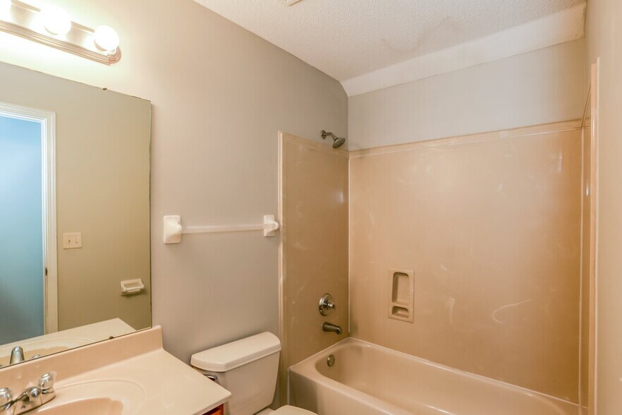 Building Photo - 4832 Ashcroft Dr