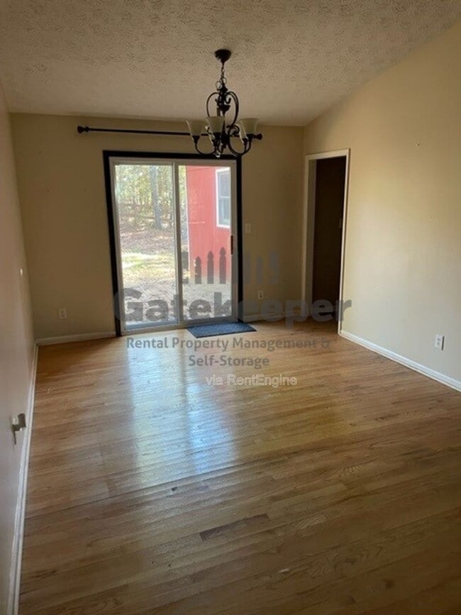 Building Photo - 468 Davis Rd