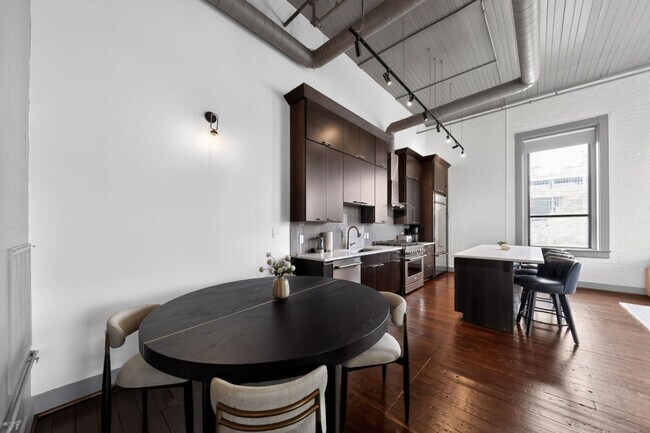 Building Photo - 21 E 15th St