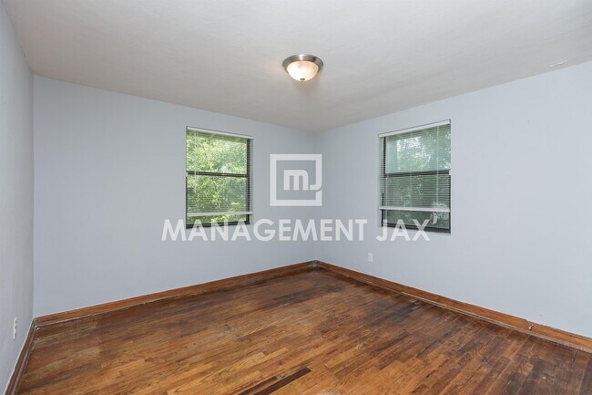 Building Photo - 1598 W 33rd St