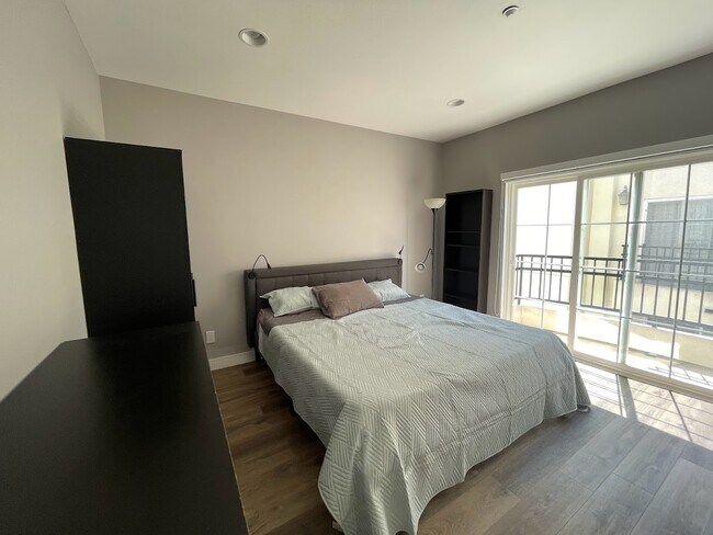 Master Bedroom - 1513 Berkeley St