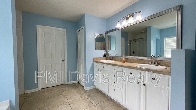 Building Photo - 11814 Lindsey Lake Drive