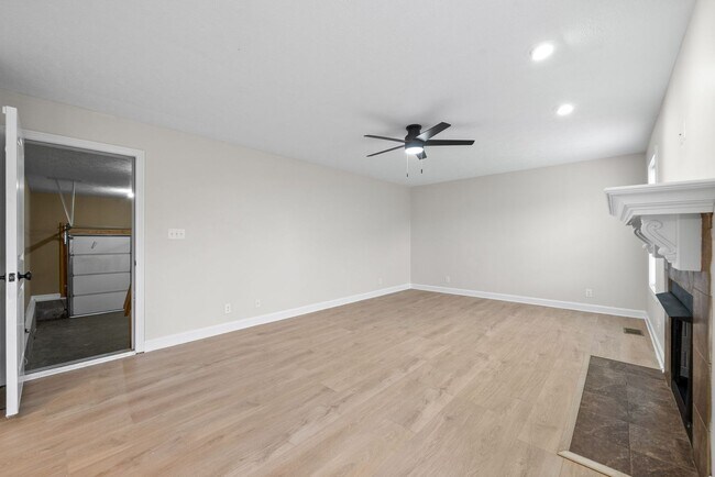 Building Photo - Pet Friendly Four Bedroom!