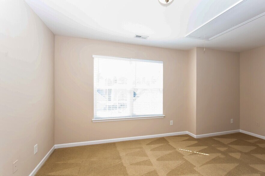 Building Photo - 16047 Long Talon Way