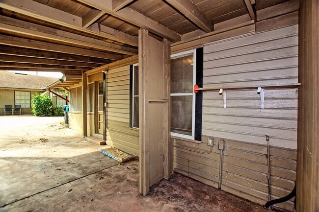 Building Photo - Available now!  Near downtown!