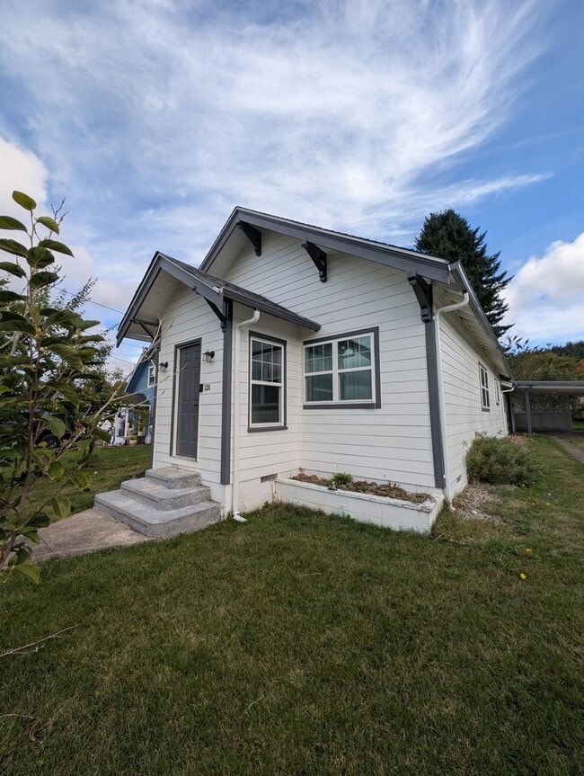 Building Photo - Adorable Four Bedroom w/ Fenced Yard Avail...
