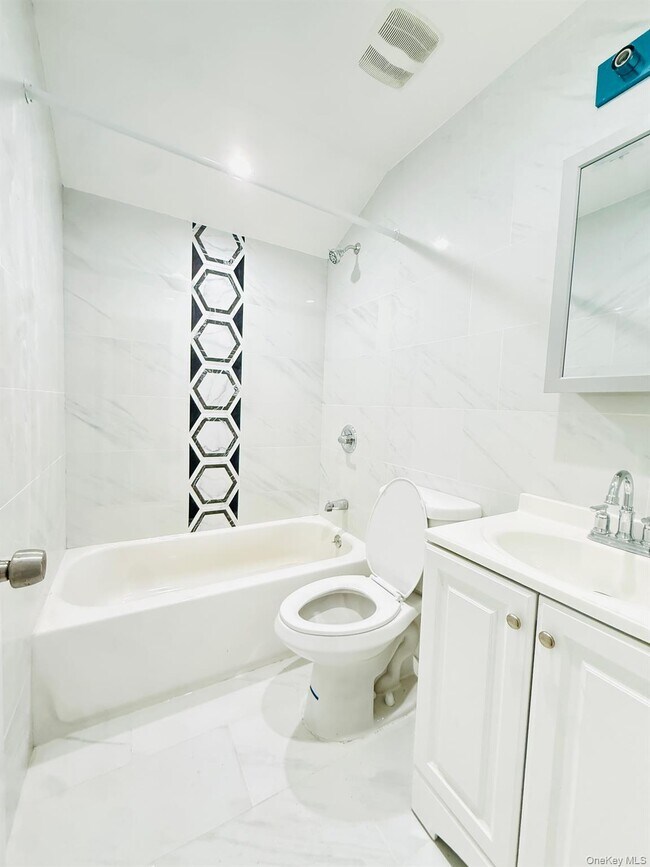 Building Photo - 139-20 Lakewood Ave