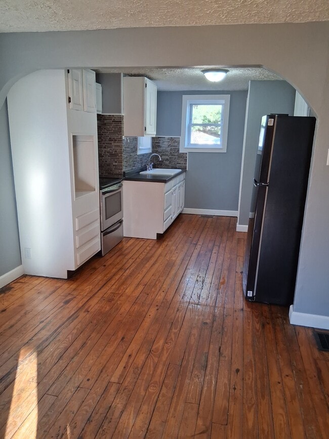 Building Photo - 2311 Hendricks St