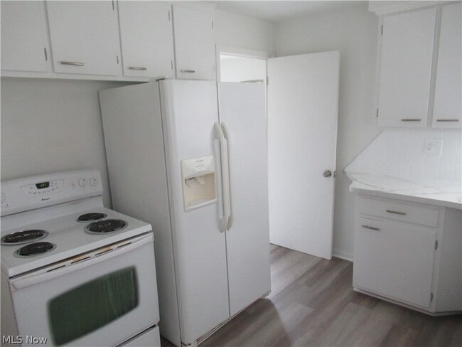 Building Photo - 86 Cowles Ave