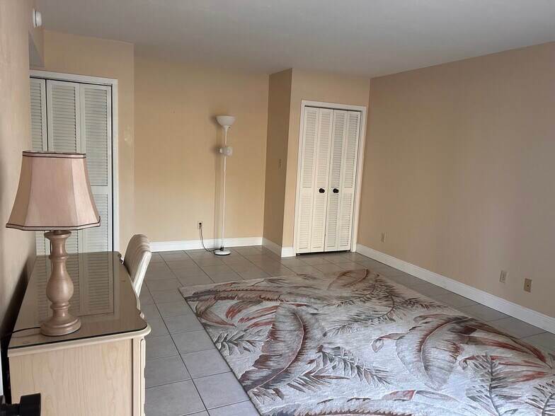 master bedroom - 4031 Abbey Ct