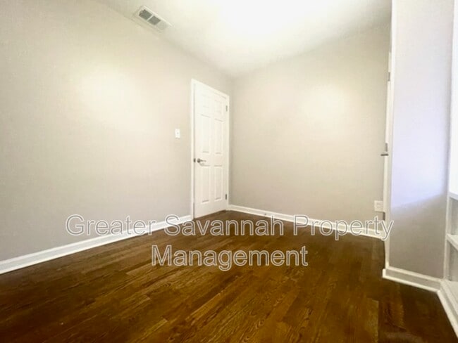 Building Photo - 2114 E 62nd St