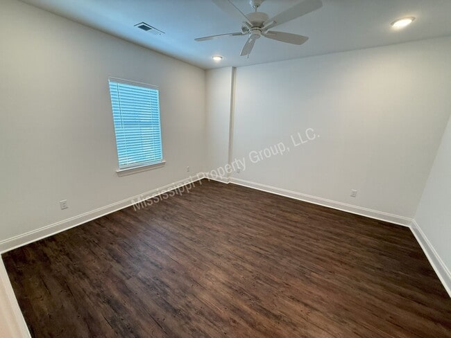 Building Photo - 3BR/3.5BA South Grove For Rent